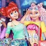 色鮮やかな服を着た3人の女性が笑顔でパーティーに参加している様子。