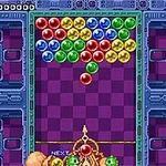 紫の背景にカラフルなボールが並んでいるゲーム画面。