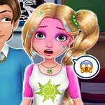 教室で驚いた表情をしたピンク色の顔の女の子と、彼女を見ている笑顔の男の子。