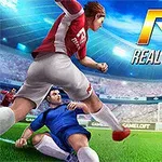スタジアムで赤いユニフォームのサッカー選手が青いユニフォームの選手をかわしてボールを蹴るシーン。