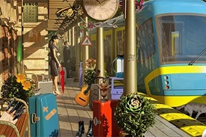 駅のプラットフォームに停車した青と黄色の電車、周囲にはスーツケースや植物、ギターが配置されている。