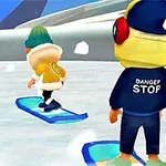 スノーボードをしている二人のキャラクターで、手前のキャラクターは「DANGER STOP」と書かれた服を着ている。