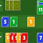 緑色の背景に、赤、青、緑、黄色の数字カードが並べられた画像。
