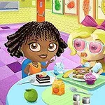 カフェテリアでテーブルに座り、食事を楽しむ2人のアニメキャラクター。