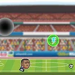 サッカー場でサッカーボールを前にした二人のキャラクターとエネルギーアイテムが描かれています。