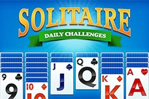 青い背景にカードが並べられ、上部に「SOLITAIRE DAILY CHALLENGES」と書かれています。