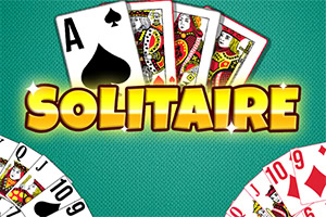 緑の背景にトランプのカードが並び、「SOLITAIRE」という文字が中央に描かれている。
