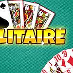 緑の背景にトランプのカードが並び、「SOLITAIRE」という文字が中央に描かれている。