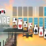 夕焼けの湖の背景にカードが並べられたソリティアのゲーム画面。