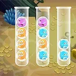 4本の試験管に色とりどりの顔が描かれたボールが整然と並んでいる。