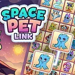 宇宙の背景に小惑星に座る緑色のキャラクターと、タイルに描かれたカラフルな動物たちのイラスト。