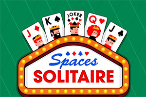 緑の背景に、上部にカード（ジャック、キング、ジョーカー、クイーン、ジャック）が並び、その下に「Spaces Solitaire」と書かれたネオン風のサインボード。