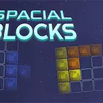 青い背景に「SPACIAL BLOCKS」というテキストが配置され、赤、青、黄色のブロックが並んでいる。