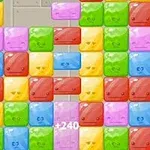カラフルな顔のついたブロックが積み重なっているシーン。
