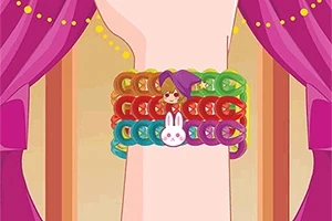 カラフルなビーズのブレスレットが腕に巻かれ、中央にウサギの顔がデザインされた飾りが付いている。