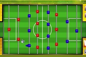緑のフィールドに赤と青のコマが並んでいるサッカー盤を上から見た画像。
