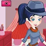 青い髪の帽子をかぶった女性がピンク色の部屋で微笑んでいるイラスト。