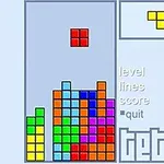 色とりどりのブロックが積み重なったゲーム画面。