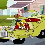 緑色の奇抜なデザインの車を運転する黄色いキャラクター。