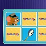 青い縁のボード上に6つの黄色いカードがあり、左上には帽子をかぶったネズミのキャラクター、中央下には虫眼鏡のイラストがあります。