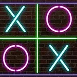 レンガの背景に、ネオンで描かれた丸とバツがあり、右側に「VEGAS」と縦に並んだ文字が見える。