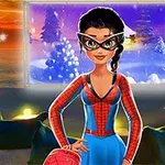 眼鏡をかけたスーパーヒーロー風のコスチュームを着た女性が室内に立っている。