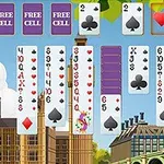 ロンドンのビッグベンとタワーブリッジを背景に、カードが並べられている画面。