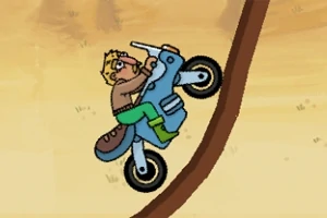 青いバイクに乗った金髪の男性が急な坂を登っている。