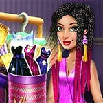 女性が衣装が吊り下げられたクローゼットの前で、小さなドレスが入った箱を持っている。