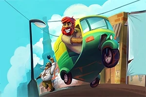 緑と黄色のオートリクシャを運転する赤髪の男性と、その後ろを追いかける白い服の男性。