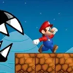 青空の下、赤い帽子と青い服を着た男性が大きな黒いボール状のキャラクターから逃げている場面。