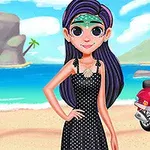 若い女性が星柄の黒いドレスを着てビーチに立ち、背景には赤いスクーターと海が見えます。
